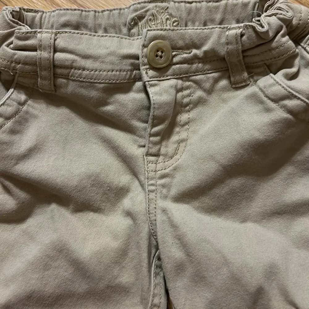 Girls khakis 🤎🌼